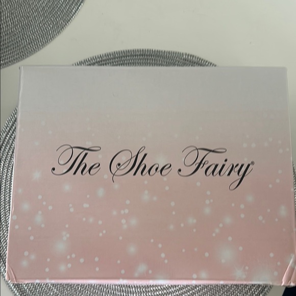 Silver Heels - Picture 2 of 5